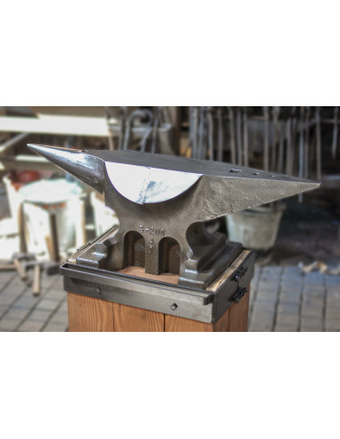 Kovadlina dvourohá 200kg