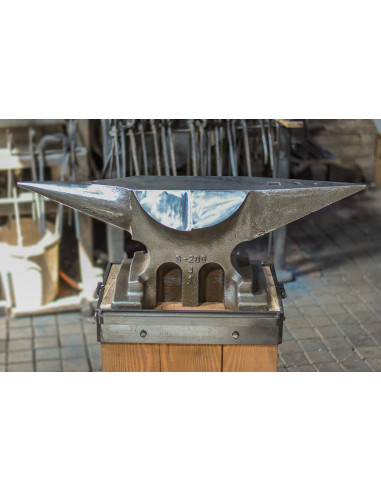 Kovadlina dvourohá 200kg