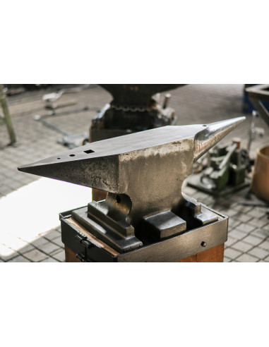 Kovadlina dvourohá 200kg